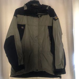 Mountain hard wear with hood. P655